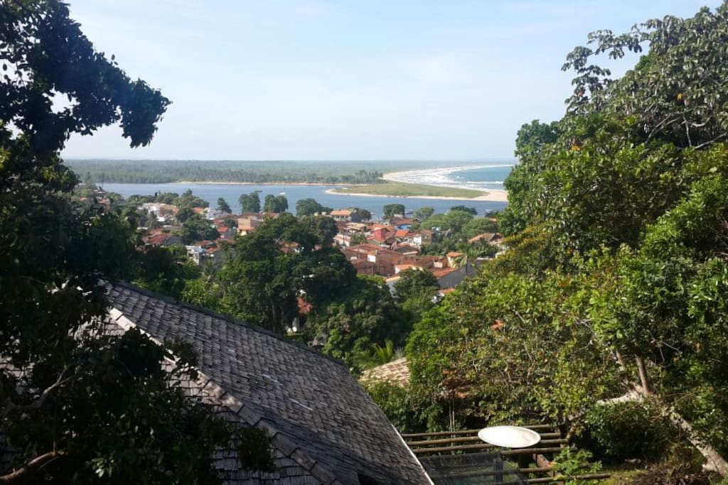 Vista para o rio de contas e praia do pontal
