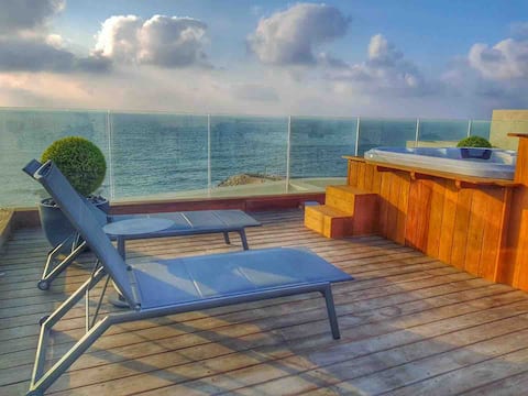 Rooftop Jacuzzi Seafront Penthouse by Sea N' Rent