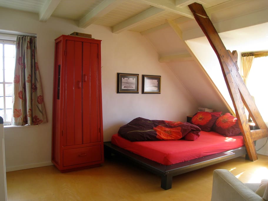 BED AND GUEST CUPBOARD