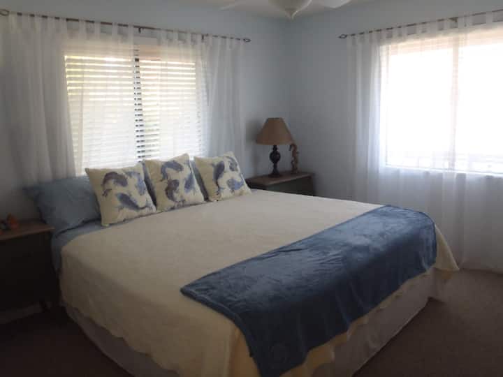 King size, memory foam bed
