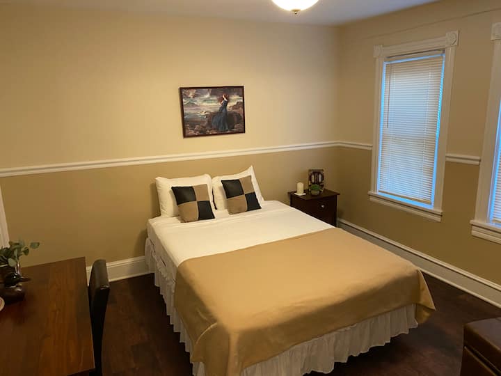 1er dormitorio con cama tamaño queen