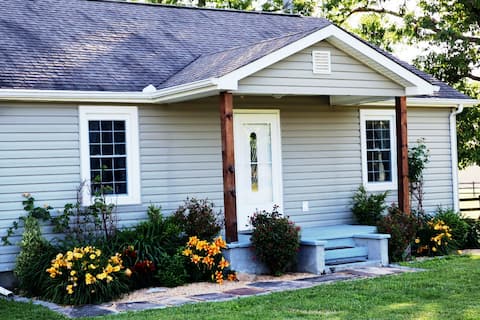 Crossville, TN Meadow Creek Cottage