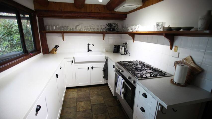 Rivendell Lodge located in a beautiful vineyard gallery image 5