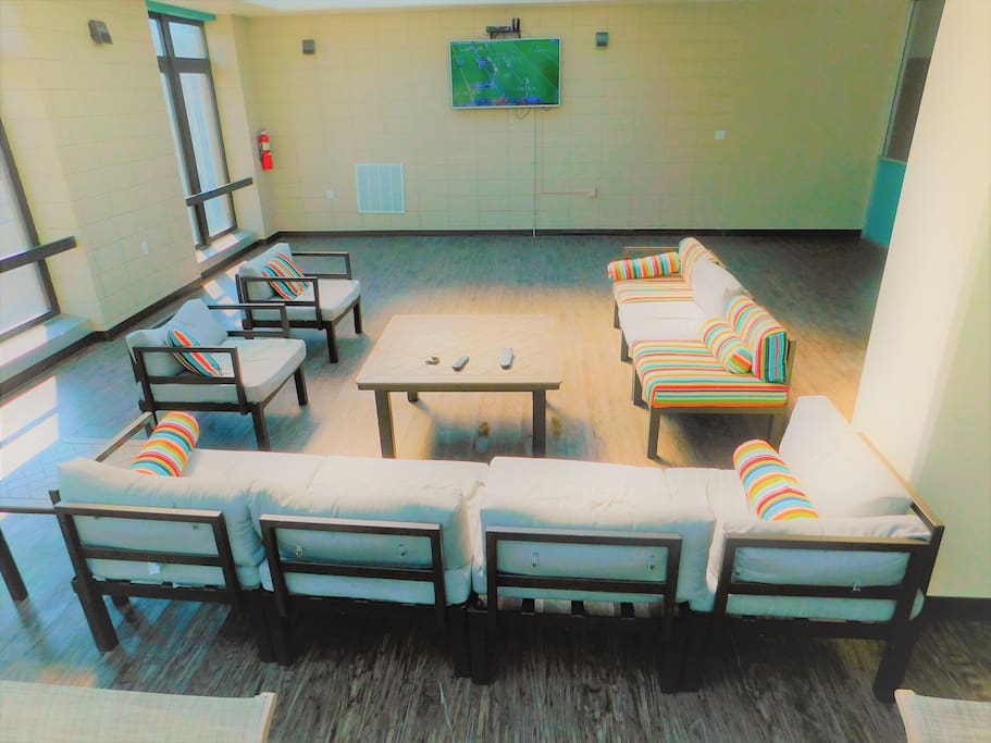 Remodeled Rooftop Lounge featuring 360 degree views of The Business District and a relaxing pool