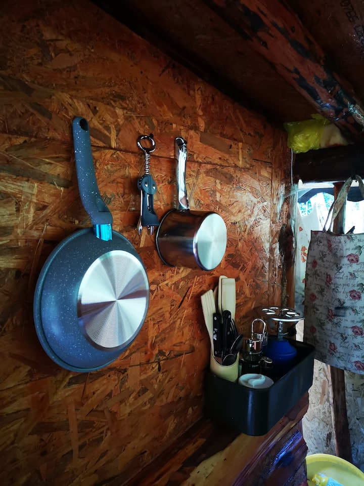 Căsuța Hobbit Magica îN Pădure – Lângă Lac - Bughea de Jos