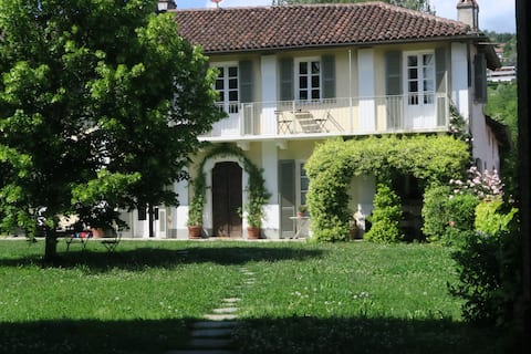 House with view and garden on the hill of Turin