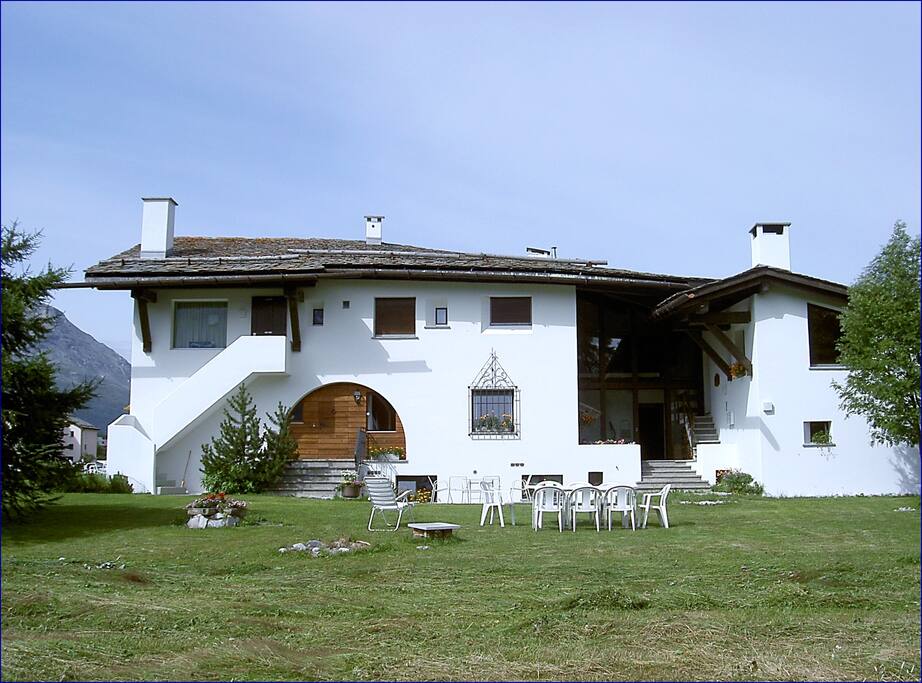 Back view of the Chesa Suot Ovas