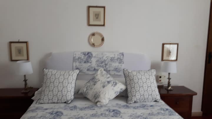 grote slaapkamer van de bosboerderij