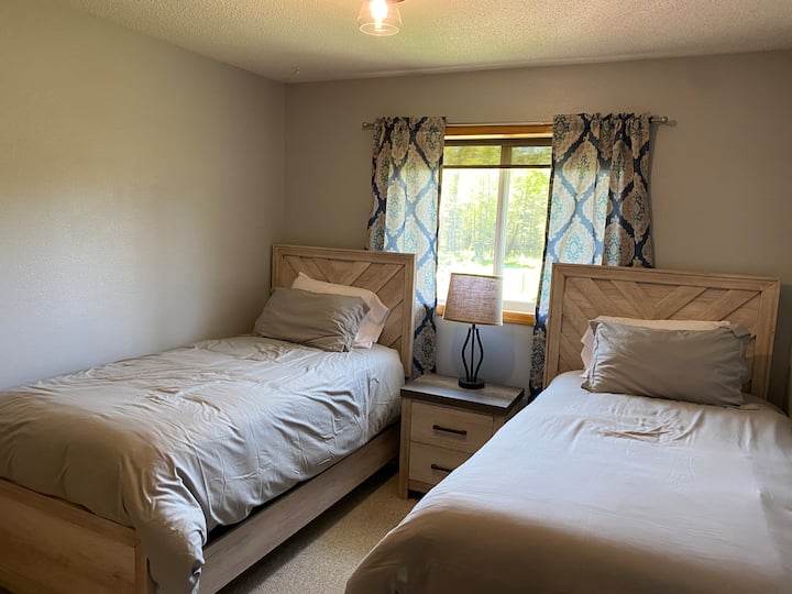 Upstairs bedroom with 2 twin beds