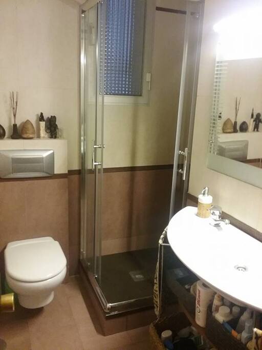 Baño compartido recién reformado