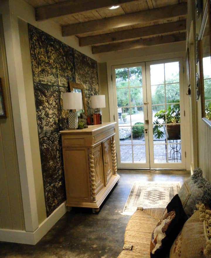 Carriage House Absolute Charm River Access View - Kerrville, TX