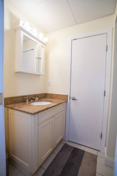 King Suite Full Bathroom