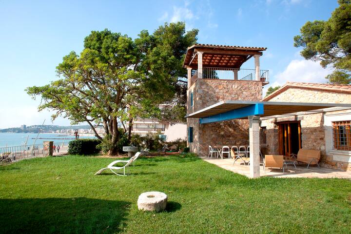 ÀNCORA VELLA – HOUSE WITH VIEWS TO SEA