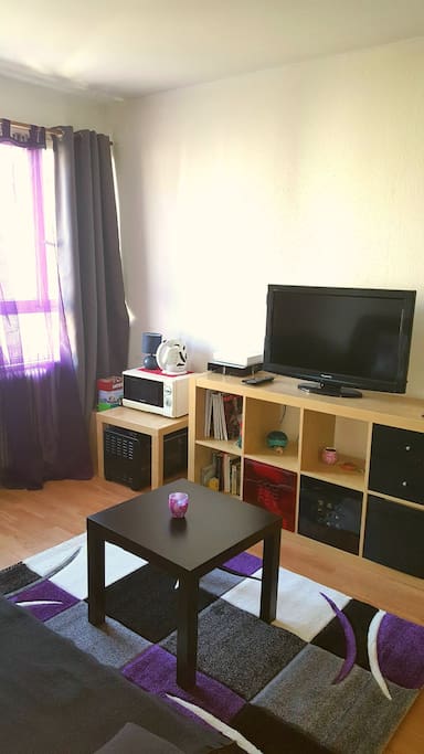 bouilloire, four sous la table, TV+wifi