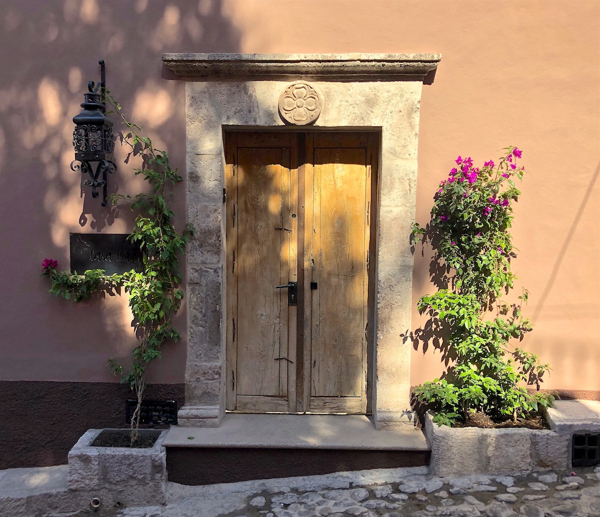 Casa Mila - Exquisite Home 3 Blocks to Center - Houses for Rent in