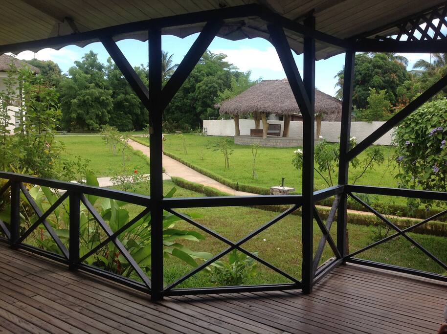 Vue sur le Jardin depuis la terrasse