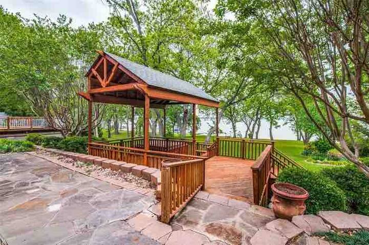 Lake house gallery image 4