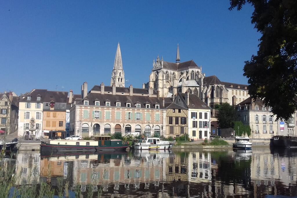 Auxerre: L'abbaye St Germain et les quais