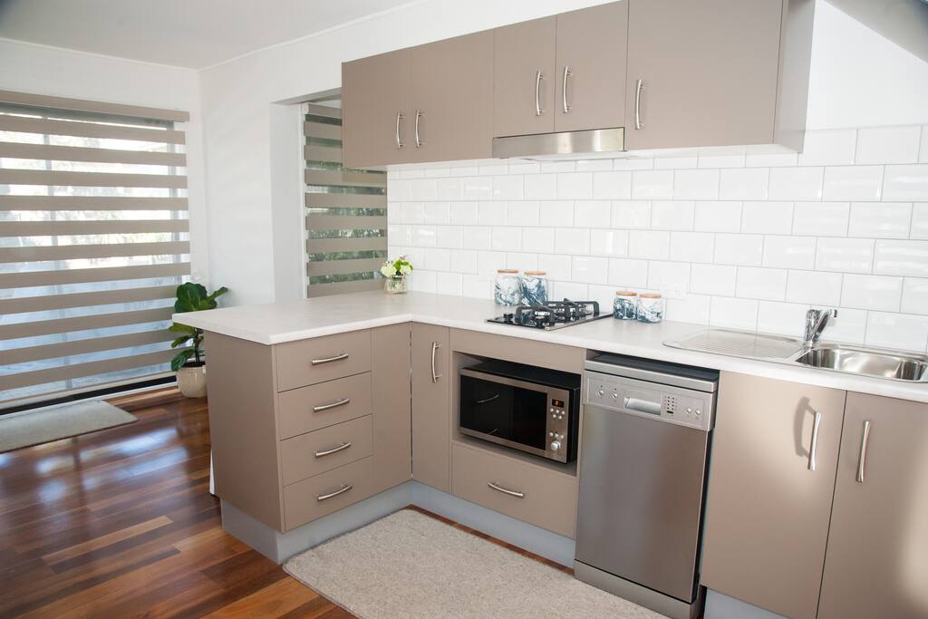 Kitchen and breakfast bar