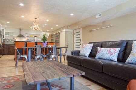 Hello Spring! Old Town/DV 2 bed/2 bath Dream Condo