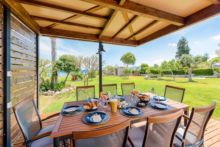 Nastazia Luxury Beach House gallery image 3