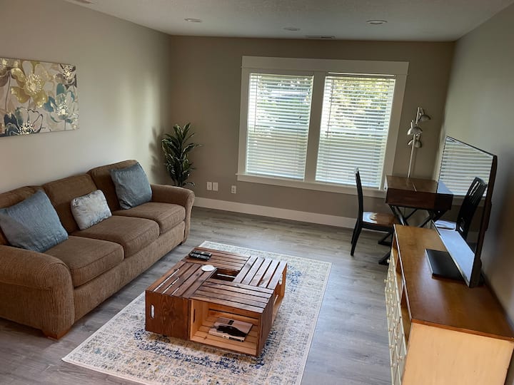 Private Apartment At The Farmhouse - Sherwood, OR