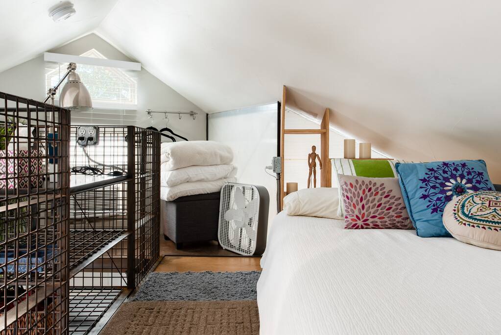 Unique and Funky Tiny House on Beautiful Parks Tiny houses for Rent