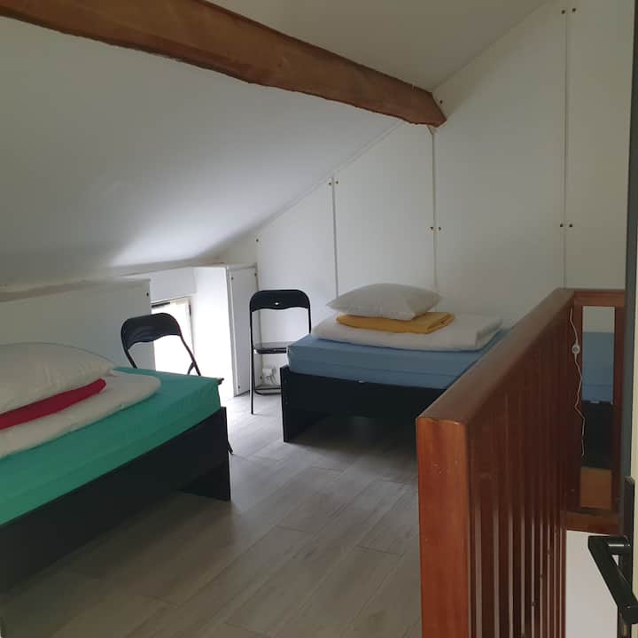 spavaća soba 2 kreveta 90 x 190