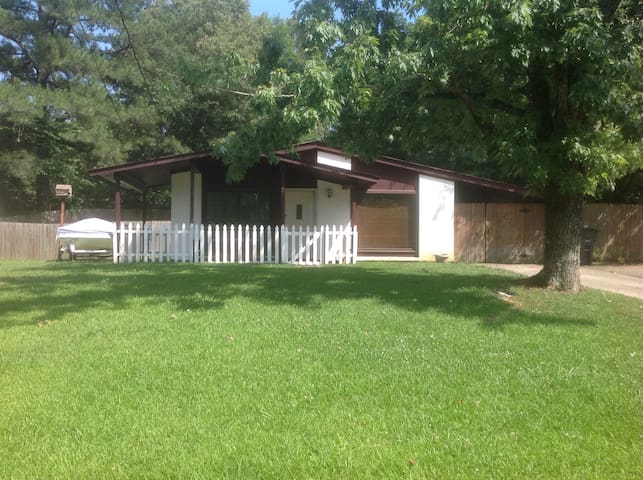 Private bedroom for one guest in Hoover