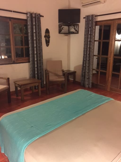 Chambres avec TV et terrasse privée