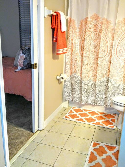 Fresh towels daily, and Shampoo, Conditioner & Bath Soap in your full bathroom.