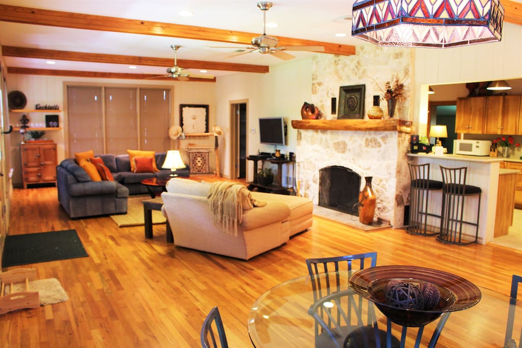 Room for Everyone!
Fireplace!!