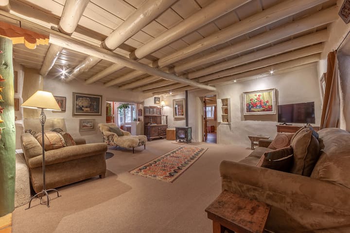 Charming Home of Taos Artist BEST Location! 5 Star