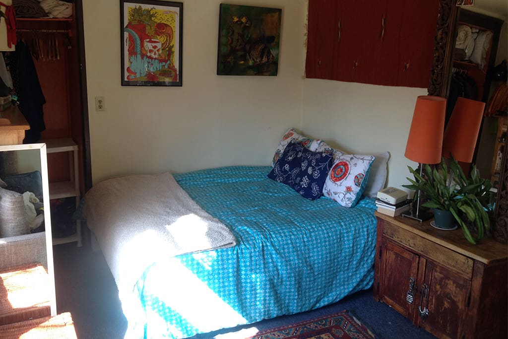 Cozy queen sized bed