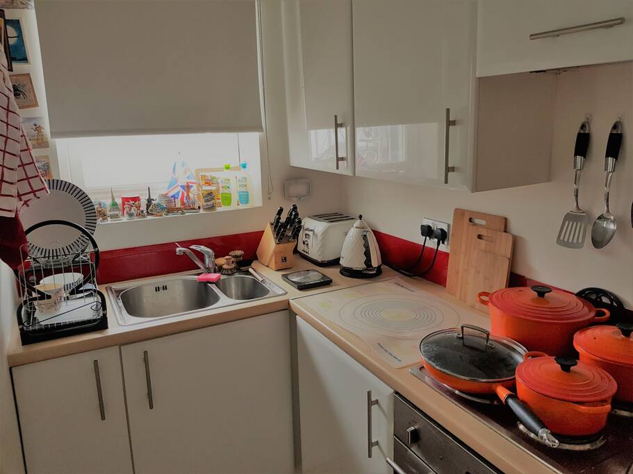 Choose from a great selection of tea, coffee or hot chocolate, or do some cooking with the electric hob/oven and cast iron pots.