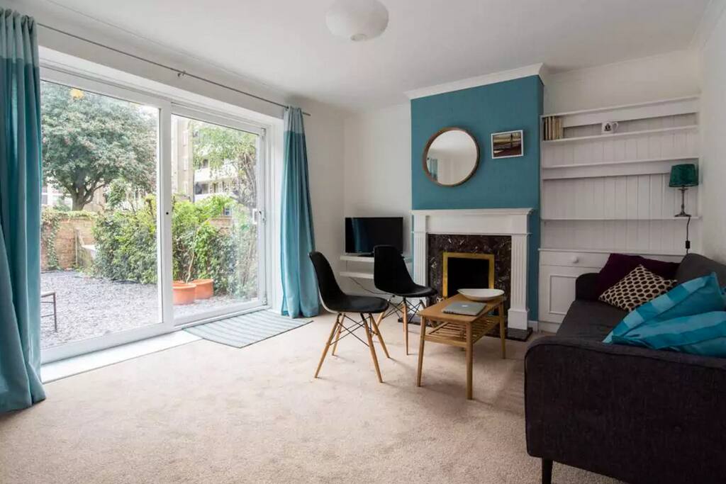 Living Room with large Dining Table to seat 6