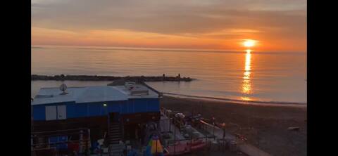 ROMA FRONTEMARE, WONDERFUL PENTHOUSE ON THE BEACH