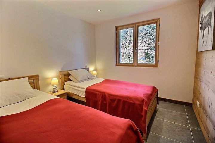 Chumba cha kulala 3 na vitanda 2 vya mtu mmoja