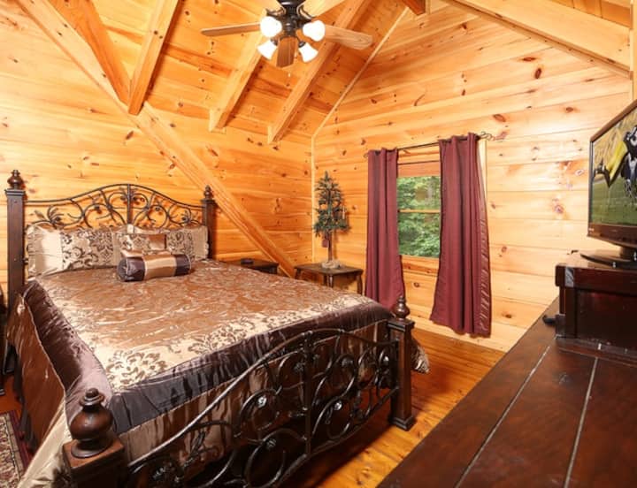 ห้องนอนควีนไซส์ระดับบน HDTV 