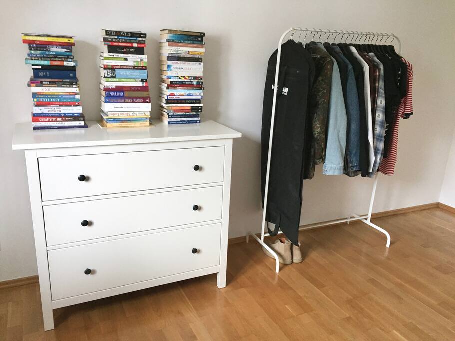 BEDROOM 1 | Schlafzimmer 1