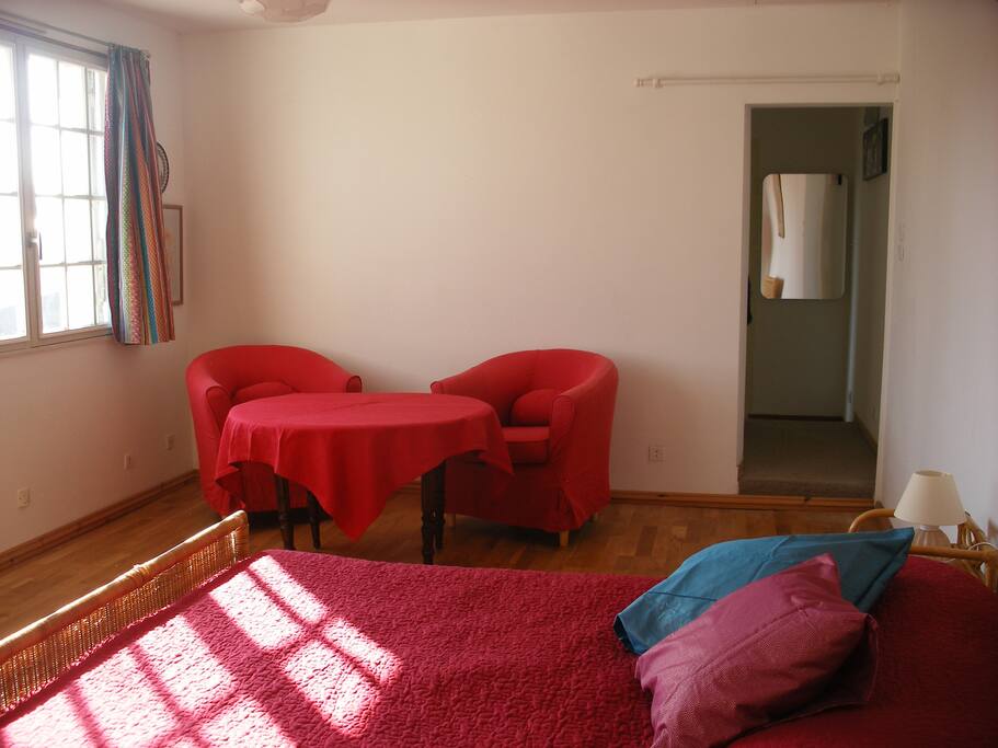 salon dans la chambre