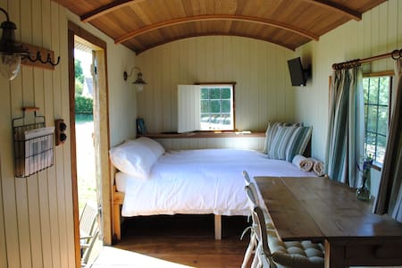 Traditional Shepherd's Hut, Oxford