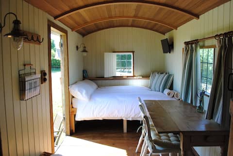 Traditional Shepherd's Hut, Oxford