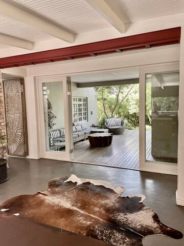 Spacious home with beautiful garden and views gallery image 3