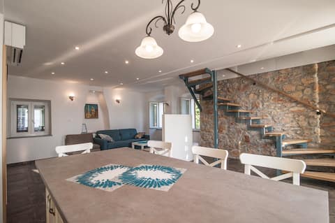 Popular Airbnb listing: Apartment Vala 5* in Mjesni Odbor Draga