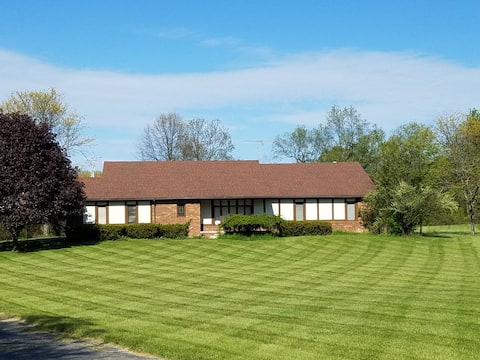 Luxury Home - Indoor Pool - Fabulous Location