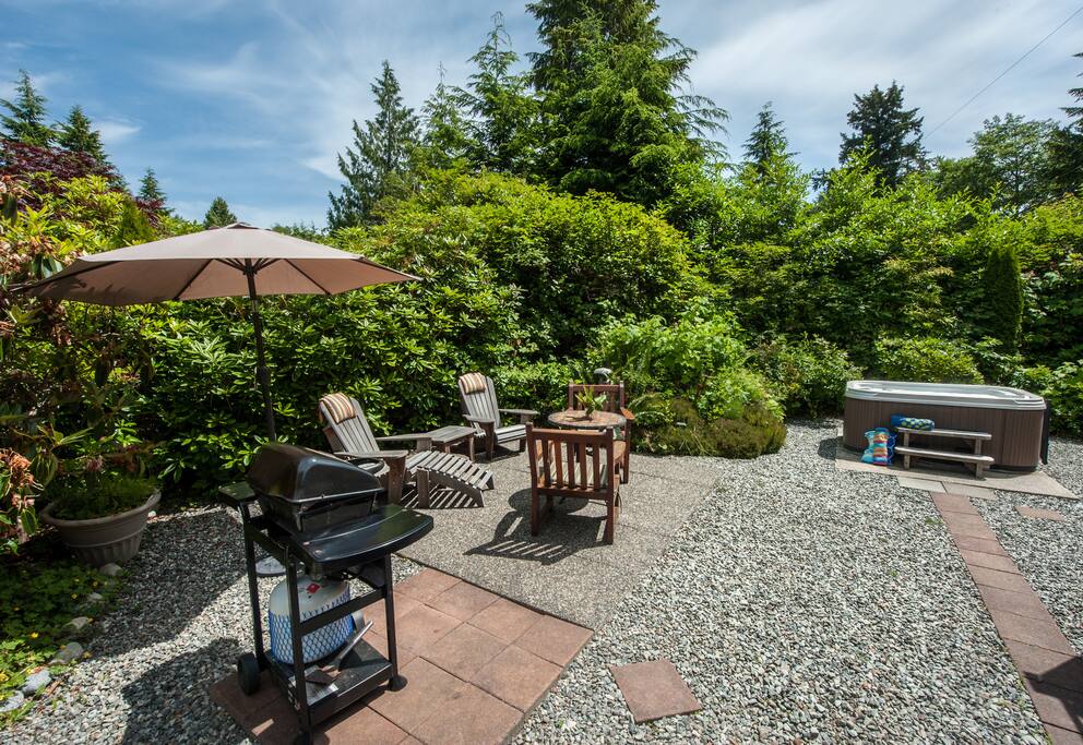 Surf Shack Private Garden with Hot Tub