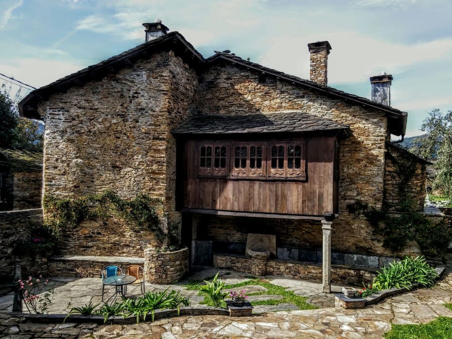 Casa Galicia fachada galeria