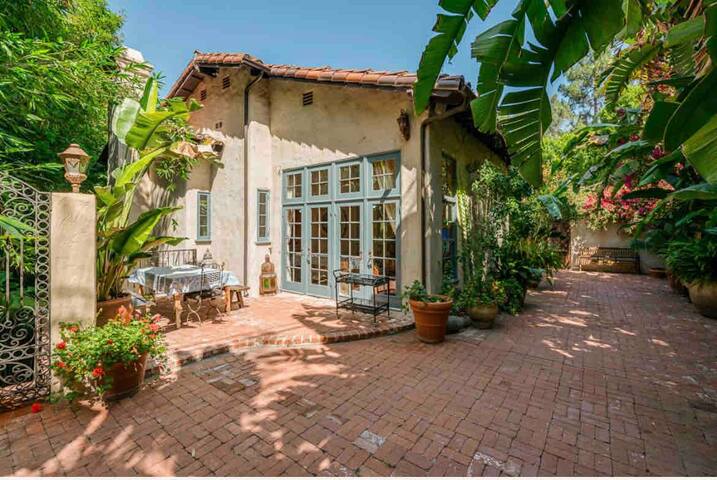 Spanish Retreat in The Hollywood Hills gallery image 2