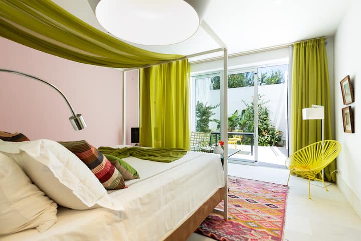 On the lower floor, you’ll find the second bedroom, complete with a king-size bed (1.80m x 2.00m) and an en-suite shower